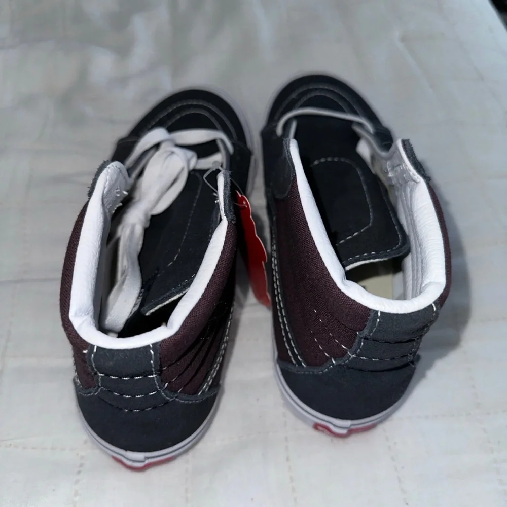 Vans - Picture 4 of 5